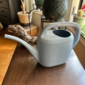 Rubbermaid 1 Gallon Watering Can #3144 Blue